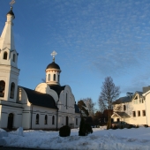 Вид на красивую церковь