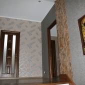 Картина художника Климта при входе на второй этаж