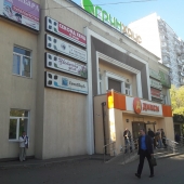 Главный вход в ТЦ Грин Хаус