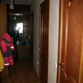 Общая фотография коридора, который ведет на кухню