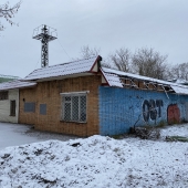Сделано здание из кирпича