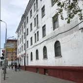 Помещение с интенсивным пешеходным и автомобильным трафиком