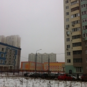 Фото слева от дома