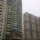Фото справа от дома