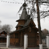Неподалеку церквушка 