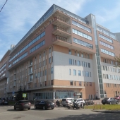 Движение по Научному проезду одностороннее, парковка на дороге муниципальная 40 руб/час
