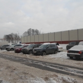 Парковка достаточно просторная