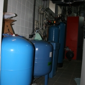 В подсобке котлы газовые