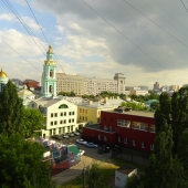 Вид на Елоховскую церковь из окна