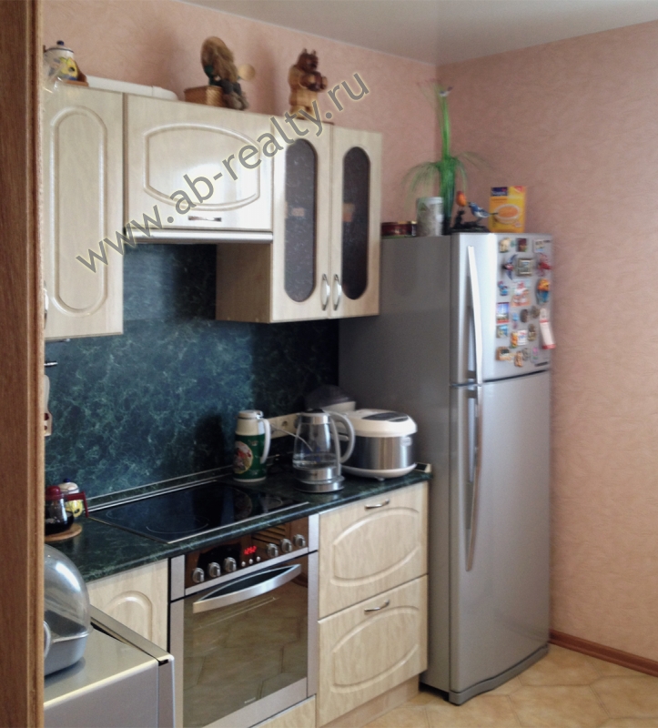 Вот такая симпатичная кухня в трехкомнатной квартире в Подольске