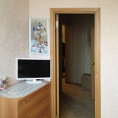 Третья комната в этой квартире, говорят везде натяжные потолки