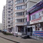 В самом доме есть минимаркет с продуктами