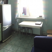 Обеденный стол на кухне, адрес: Нахимовский проспект, дом 63 - аренда