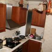 В принципе на кухне всё что надо есть!