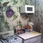 Кухня, несколько в советском стиле, но пригодна для аренды!