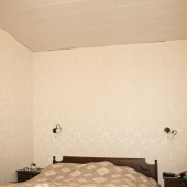 Спальная комната в доме в деревне Алексеевка