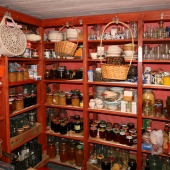 Это помещение в подвале приспособлено под соления, варения и прочие вкусности