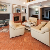 Приятно посидеть в таких креслах)))