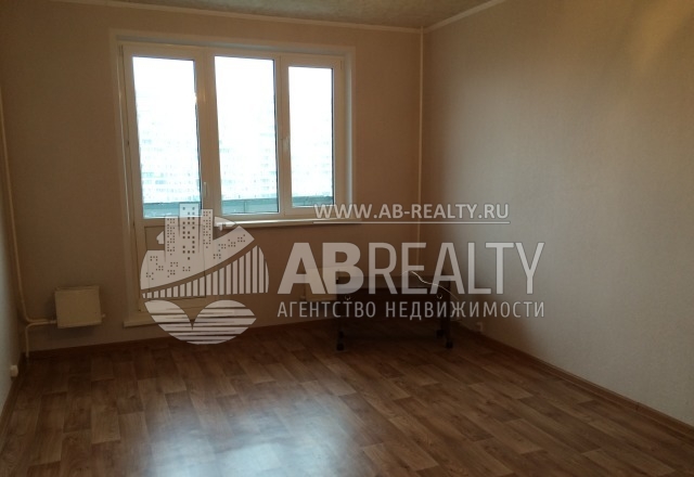 Это жилая комната площадью 18 квадратов на ул. Маршала Голованова, д. 18. Аренда 30 тыс. в месяц.
