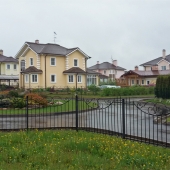 Эти фотографии сделаны совсем недавно для усиления продажи дома