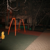 Для детей есть площадка во дворе
