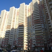 Дом № 5/5 по проспекту Гагарина в Красной Горке на фото во всей своей красе - покупайте эту квартиру - стоит недорого!