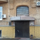 Вход в подъезд этого дома на Бауманской 43/1строение