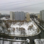 Вид на улицу из 1-комнатной квартиры на ул. Академика Арцимовича, 12к2
