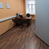 Многие кабинеты разделены перегородками