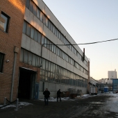 Территорию чистят от снега и грязи