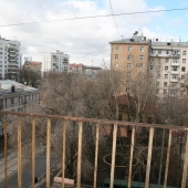 Вид на правое крыло дома