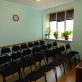 В этой комнате (тоже с отдельным входом из общего коридора) можно проводить собрания или встречи рабочего коллектива 