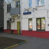 2 окна в зале, еще 1 окно в кабинете