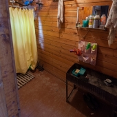 Там же душ