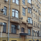 Дом является старинным отреставрированным особняком
