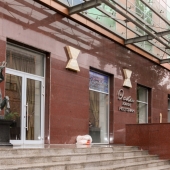 Презентабельный вход в БЦ Омега Плаза по ул. Ленинская Слобода, д. 19