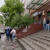 По крыльцу и налево к нашему помещению