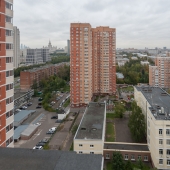 Это вид с террасы на улицу