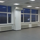 В принципе это кабинетная планировка или open-space. Но можно сделать перегородки.
