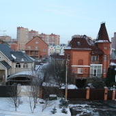 Виды из верхнего окна на соседние дома