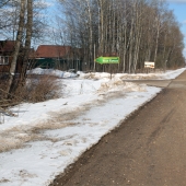 Дорога рядом с поселком зимой
